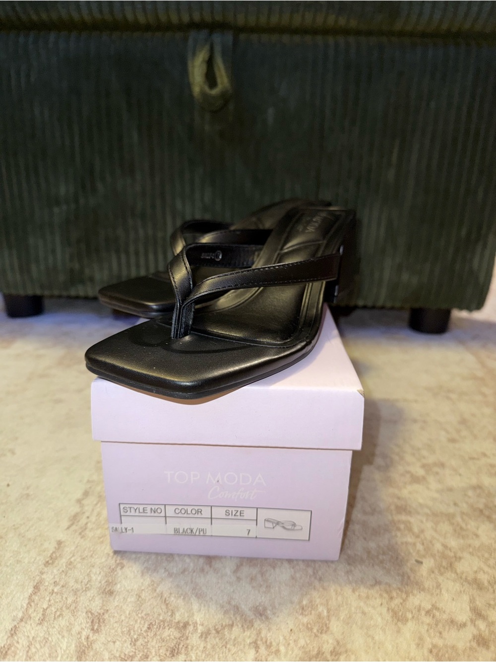 TOP Moda Black Square-Toe Thong Mules